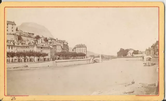 Photo ancienne - CDV  Grenoble - Au fond le pont de fer suspendu - verx 1890