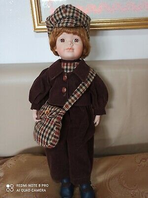 Bambola  in porcellana bambino con capello e borsetta testa girevole h 42 cm