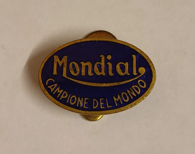 MOTO  MONDIAL -  DISTINTIVO  Campione del Mondo di Motociclismo.