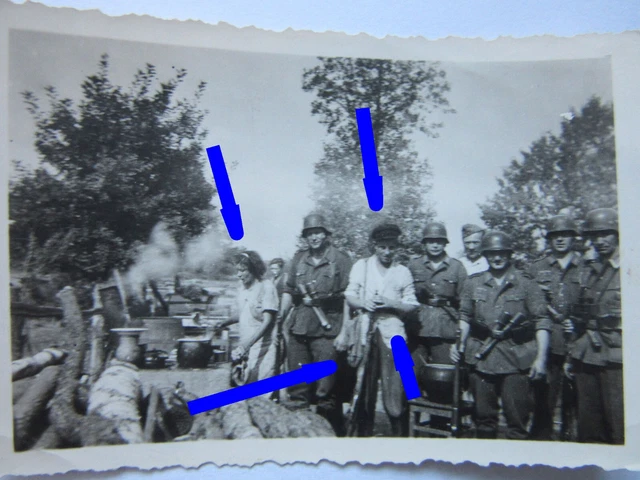  FOTO RUSSLAND HILFSTRUPPEN Bevölkerung WH Stoßtrupp Handgranaten M1073 Illustration 