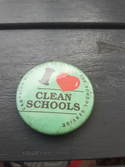 Nupe Clean Schools (green)Vintage Badge