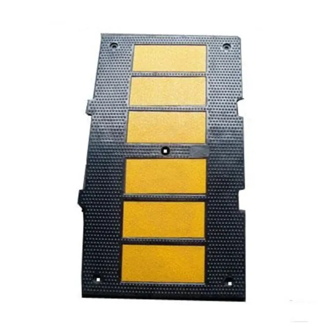 35 inch Wide Middle Yellow Reflective Tape Rubber Speed Hump