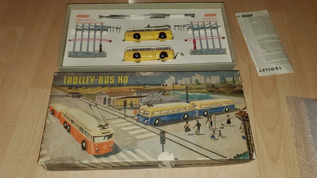 trolley bus HO bleu crème 2 axes 4 roues DGPM Eheim Brawa éclairage avant droit