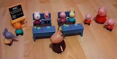 La salle de classe de Peppa pig Figurines cochon GIOCHI PREZIOSI - 10 personnage