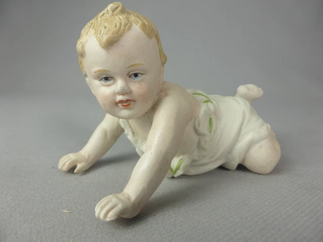 FIGURINE / VIDE Poche Jeune Garçon Mangeant Un Biscuit En Porcelaine