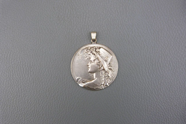 Pendentif ART NOUVEAU Vintage - Début Du 20ème Siècle - Métal Argenté - Longueur Environ 4,5 Cm - Occasion