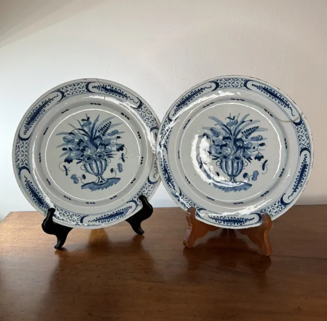 PAAR Mitte des 18. Jahrhunderts blau & weiß Delfter Platten c.1760 - 22,5 cm