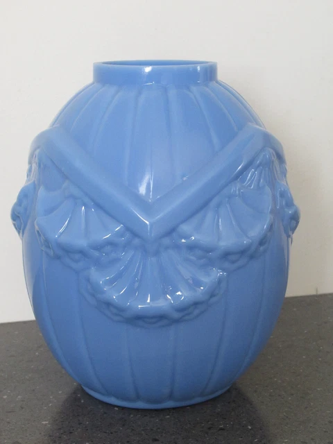 Vase en Opaline de Foire, Bleu/Vert, a Décor de Fleurs et Feuillages