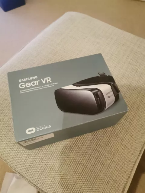 Samsung Gear VR SM-R322 Powered By Oculus Virtual Reality Headset Untested