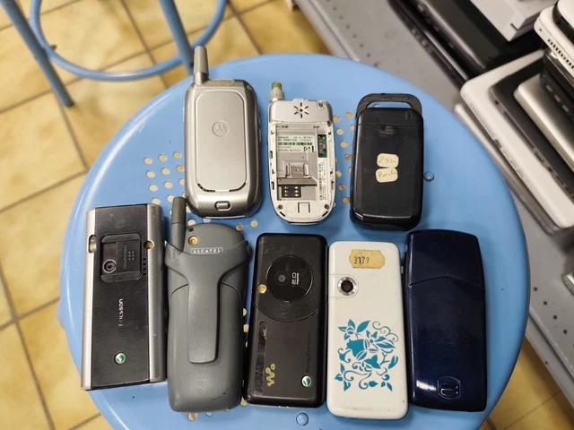 Lot De 8 Téléphones Portables Vintage - Pour Pièces Détachées Ou Collection