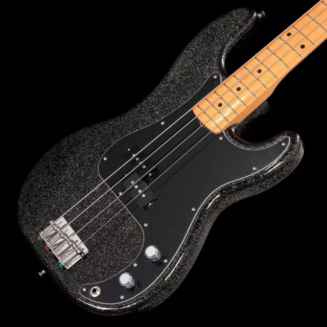 Fender / J Precision Bass Maple Black Gold Weight: 4.31kg S/N: JD23028099 Guitar