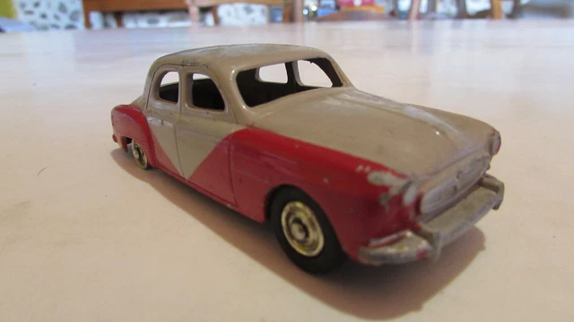 RENAULT TAXI ROUGE ET BLEU CIJ