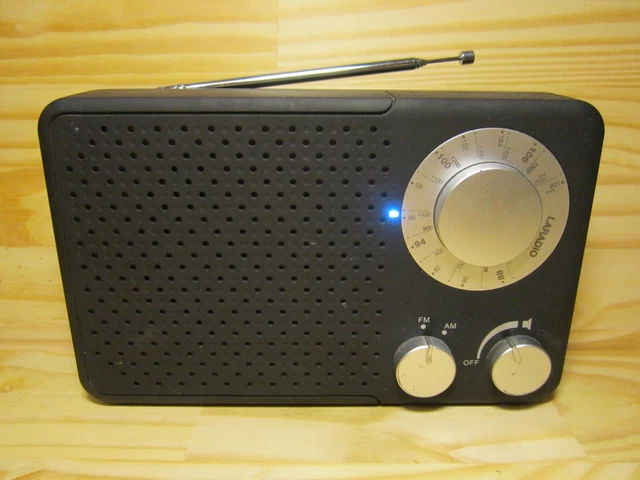 LARADIO AM/FM fonctionne sur secteur et piles ,Testé