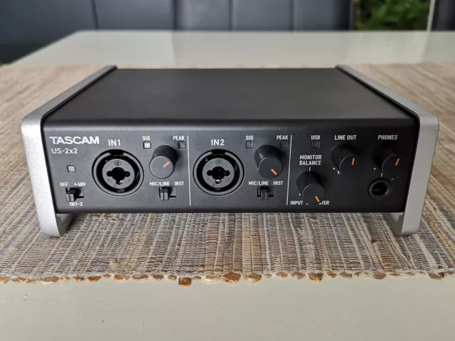 TASCAM US-2x2 USB Audio/Midi Interface (2 Eingänge, 2 Ausgänge) neuwertig