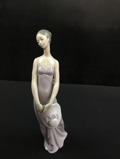 Lladro Figurine " Bridesmaid" 5598  Glossy( Retired ) 8" Tall Lovely vgc mint