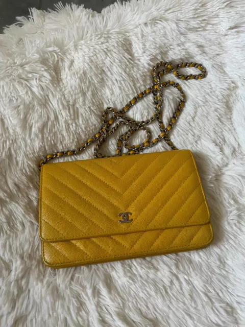 CHANEL 21B WALLET On Chain WOC Burgundy Caviar Leather Gold Chain Slightly  Used $3,200.00 - PicClick