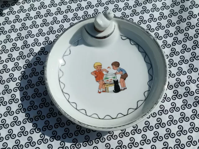 Assiette chauffante pour bébé en porcelaine de Limoges Cristalia - Début de  Série