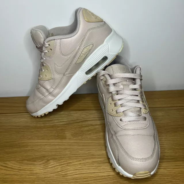 Nude nike trainers hot sale