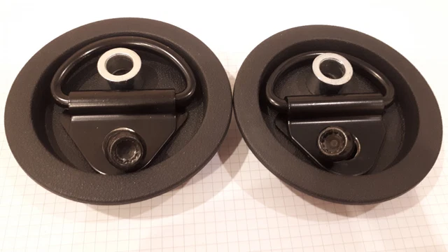 Orginale Verzurrösen mit Aufnahme, Hülsen und Schrauben VW Transporter