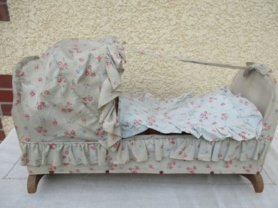 Ancien Petit Lit A Bascule Berceau Regional Bois Massif Cheville Bebe Ou Deco Eur 80 00 Picclick Fr
