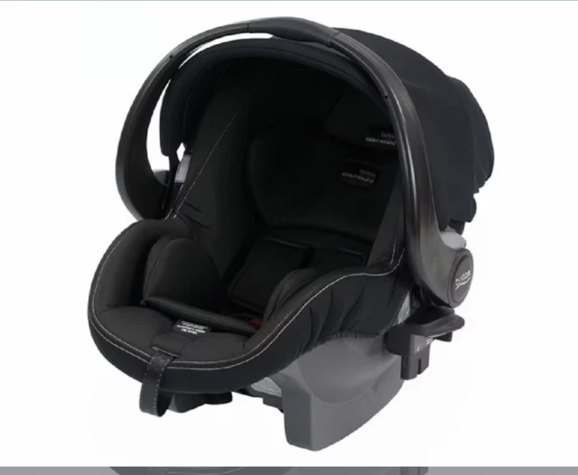 Britax Safe N Sound Unity Isofix Capsule Black Bamboo As New Pristine Condition!