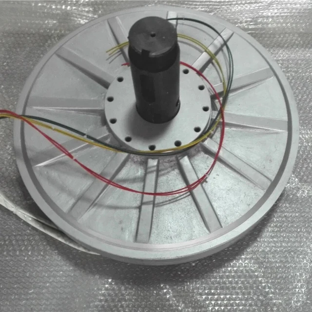 Generatore a magneti permanenti senza nucleo 10KW 48V-400VAC 300 RPM motore per turbina eolica