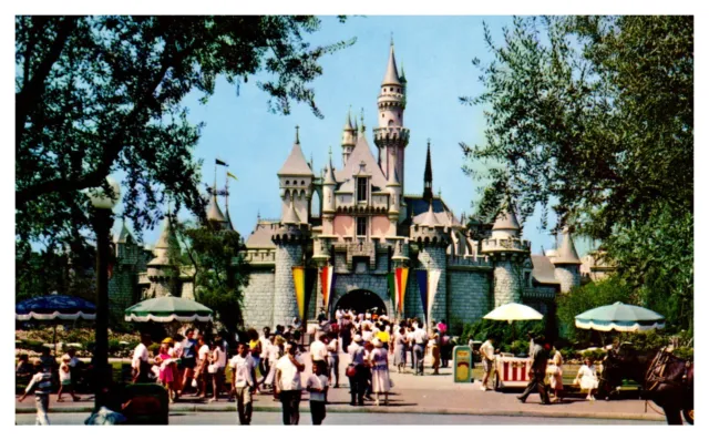 Disneyland The Magic Kingdom Sleeping Beauty Castle  Fantasyland  Postcard #486
