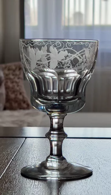 Ein seltenes antikes altes Biedermeier Weinglas hochwertig geschliffen um 1880