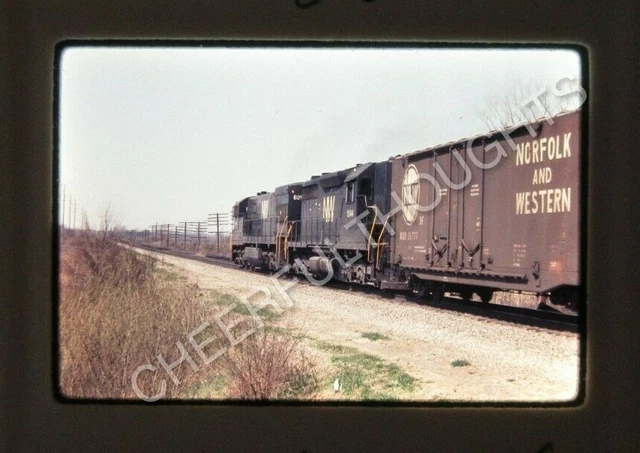 Original '76 Ektachrome Slide NW Norfolk Western 8001? U30C action Hamilton 25V8