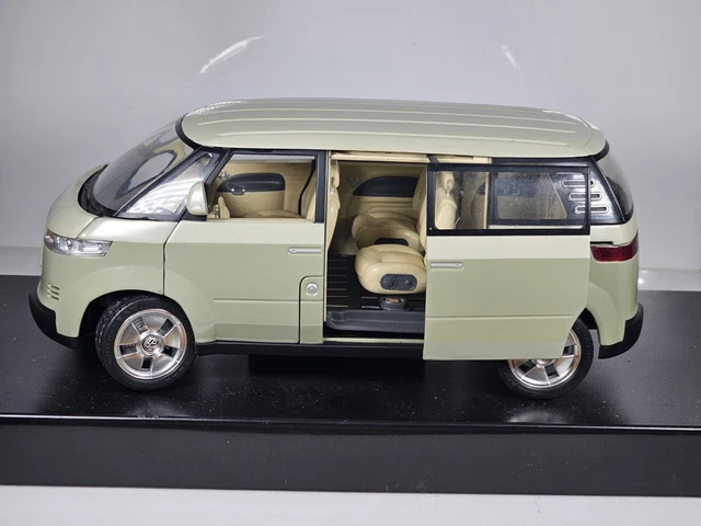 Cool 1962 Volkswagen Microbus Franklin Mint LE 1:24 Scale Diecast Model Van 208568