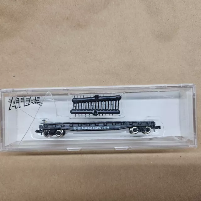 Atlas N Scale 3804 Canadian Pacific 50' Flat Car with Stakes 301195 NIB