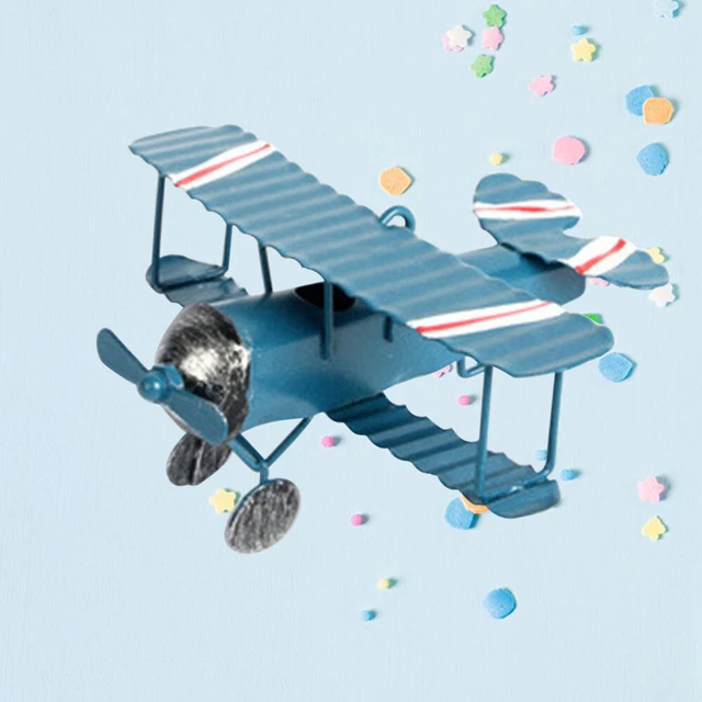 Un Avion Biplan Du Type Curtiss Vert Et Jaune Du Style Jouet Ancien En Metal 9925