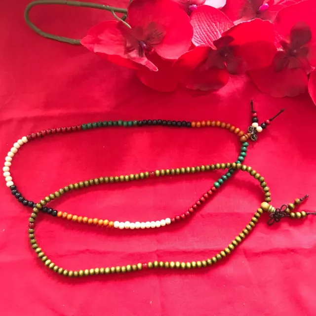Beau  Lot 2  colliers Tibétain , perles de couleurs, elastique , neuf 