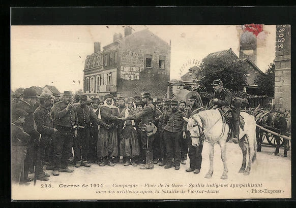 CPA Compiègne, Place de la Gare