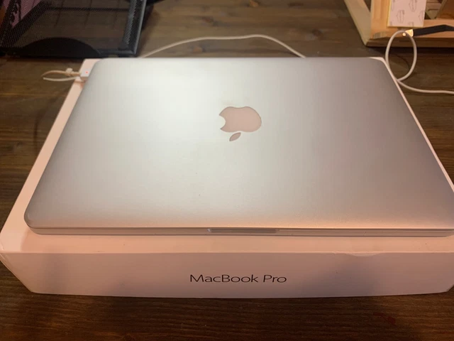 Apple MacBook Pro 13.3" (256GB SSD, Intel Core i5 5.ª Generazione, 2.7 GHz, 8GB)