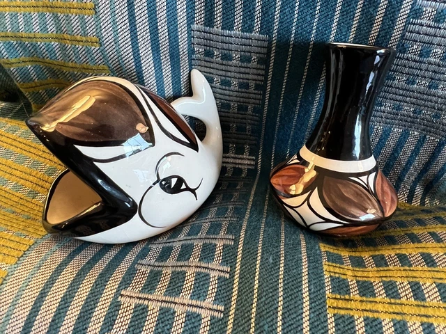 Adorable Set Of Vintage Souvenir Whale And Vase Hawaii Ceramic Figurines