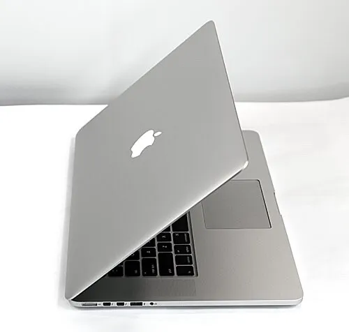 Apple MacBook Pro 15" Retina Core i7 2.3Gz 8 GB SSD 2012 GPU nuova batteria A1398