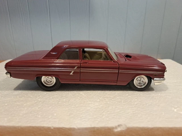 1964 Ford  Fairlane Thunderbolt - 1/24 Maisto  Special Edition Diecast Model