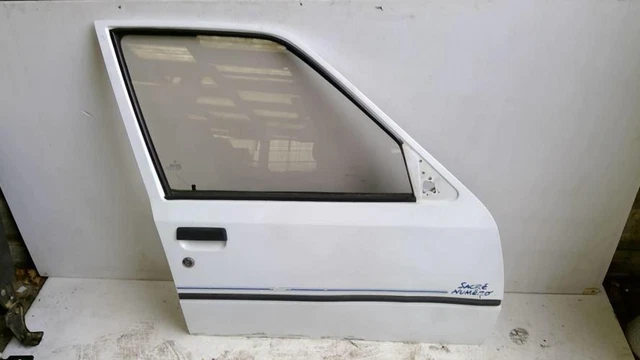 Porte Avant Droit Pour PEUGEOT 205 Phase 2 - Référence 9004F0 - Occasion - État Mauvais (À Rénover)