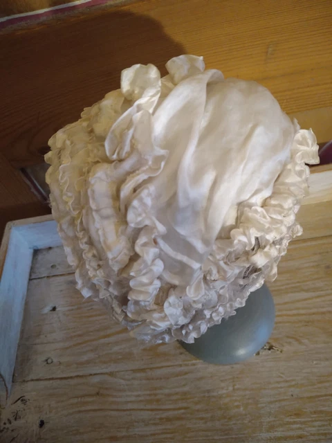 Superbe bonnet en soie ? pour poupée ancienne