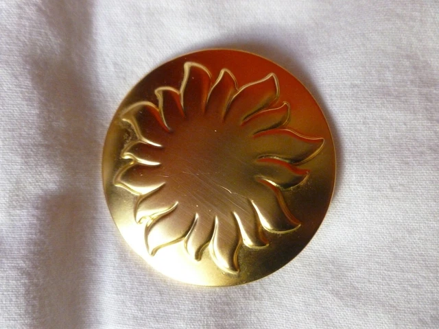 Broche Vintage Ronde Couleur Or Motif Soleil - Marque Soleilado, Finition Détaillée