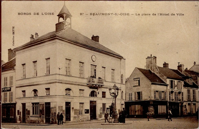 CPA - 95 - BEAUMONT SUR OISE - La Place de l'Hôtel de Ville