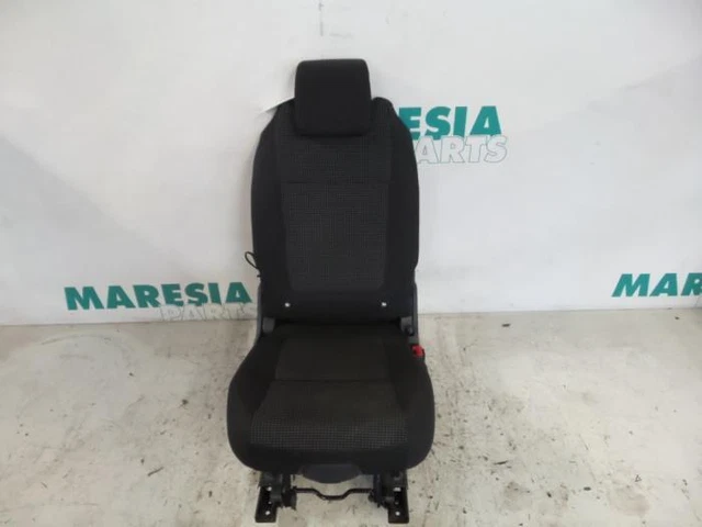 P6143430 Sitz PEUGEOT 5008 8882TV