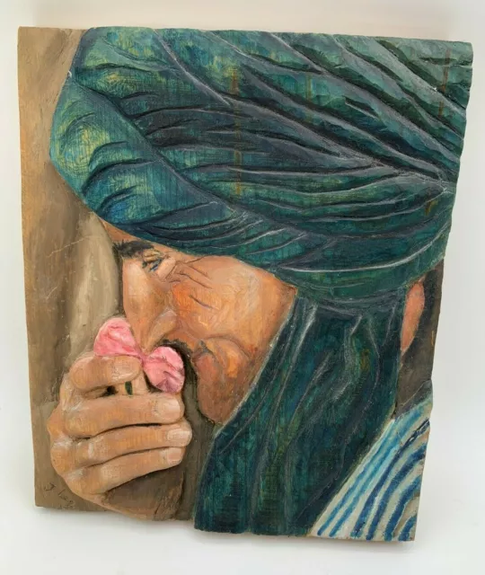 Panneau Oriental Bois Sculpte Bas Relief Homme A Fleur Polychrome 1950 G6090