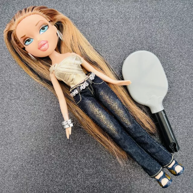 BRATZ MAGIC HAIR Style Cloe Doll With Clothes, Top, Jeans, Heels