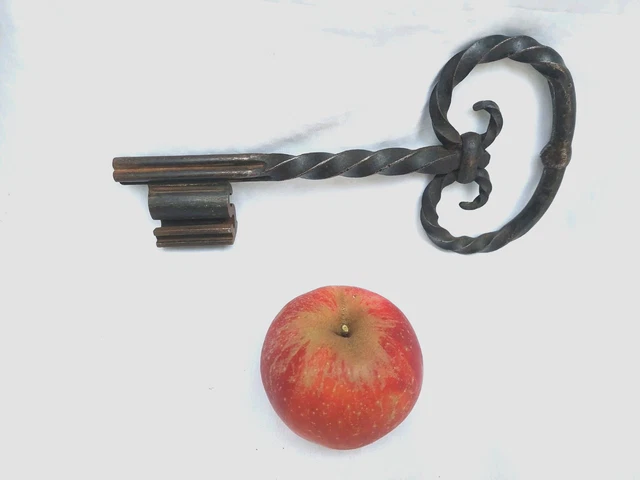ANCIENNE TRÈS GROSSE Clé/ Clef fer forgé objet de maîtrise artisanat 26 ...