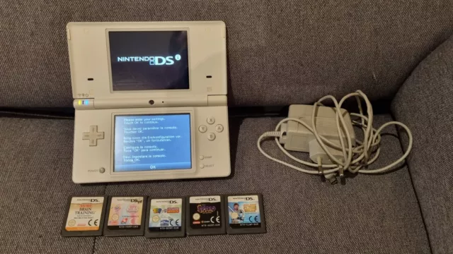 Console nintendo Dsi Blanche + Chargeur + 5 Jeux