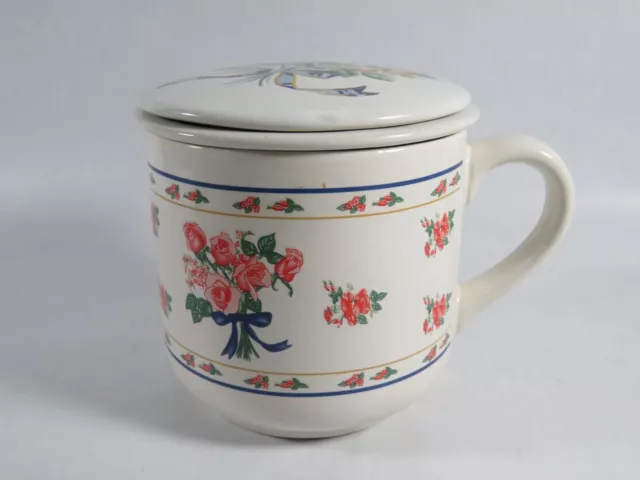 Teetasse mit Deckel und Filtereinsatz aus Porzellan unbenutzt Blumenmuster