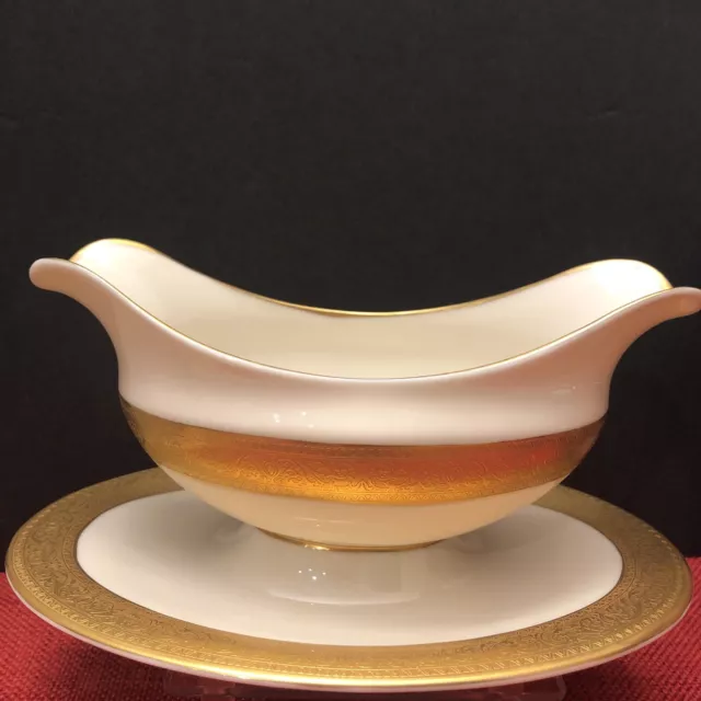 Lenox Westchester Gravy/Sauce Boat & Stand