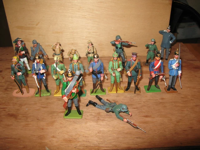 Lot De 14 Figurines Soldats Starlux Plastique 1:32 - Occasion, 10 En Bon état, 4 Abîmées